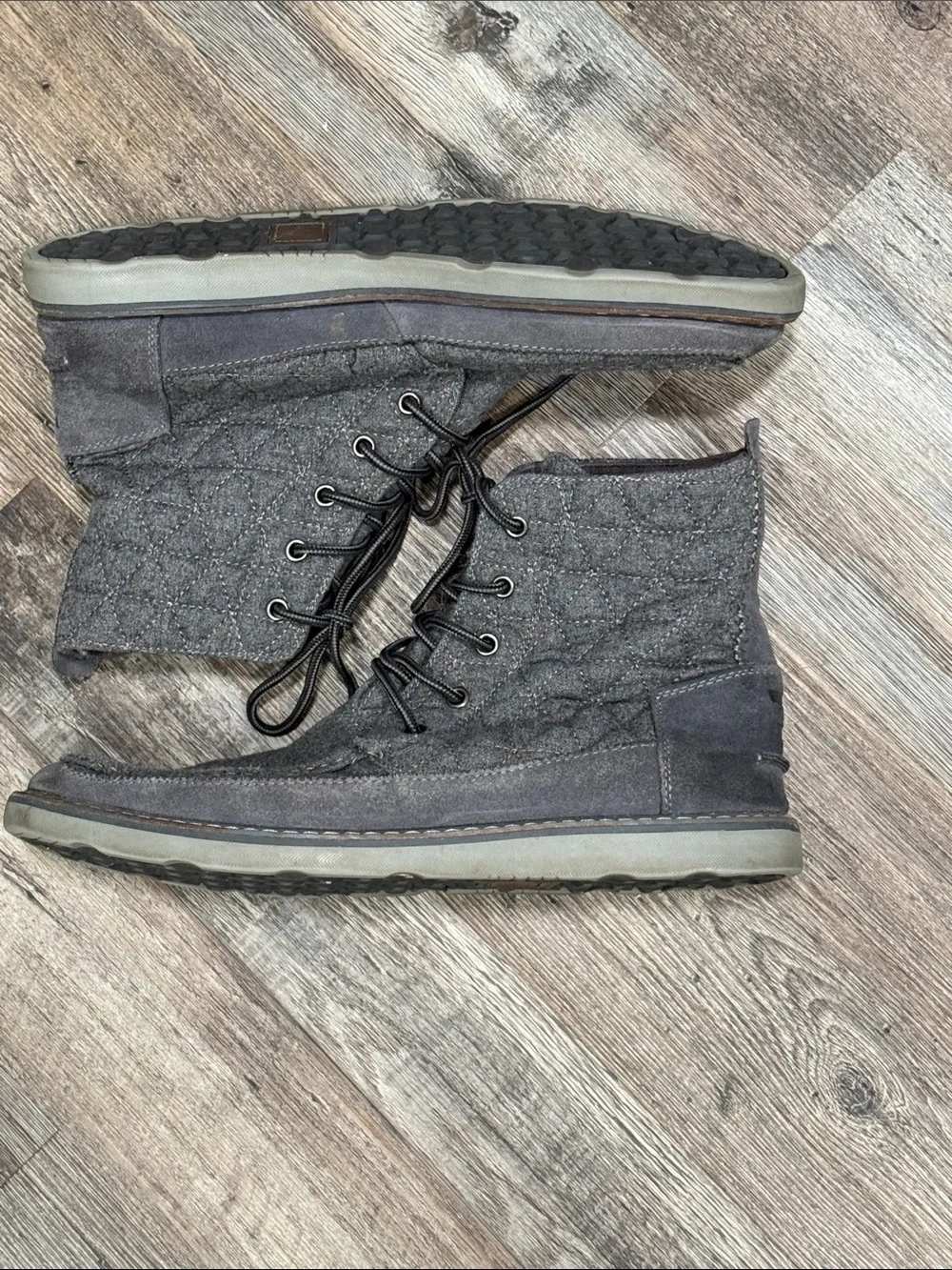 TOMS Searcher Boots in a quilted 